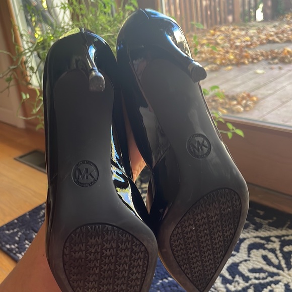 Michael Kors Patent Leather heels - Picture 5 of 6